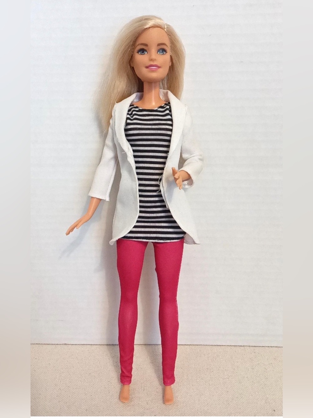 Barbie Careers Dentist Doll 2015 Lab Coat Striped Shirt Leggings Blonde DHB64